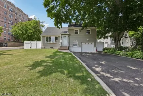 Exterior - 1 Franklin Pl, Hackensack, NJ 07601 photo 1 of 7