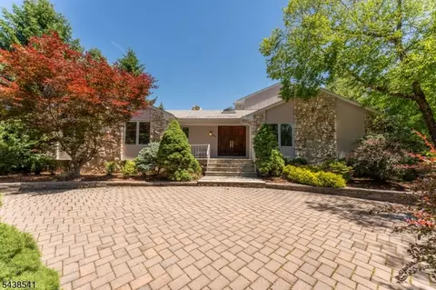486 Summit Rd, Mountainside, NJ 07092