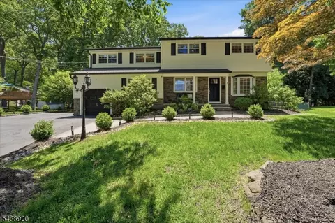 3 Richard Dr W, Mount Arlington, NJ 07856