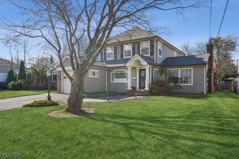 14 Warwick Cir, Springfield, NJ 07081