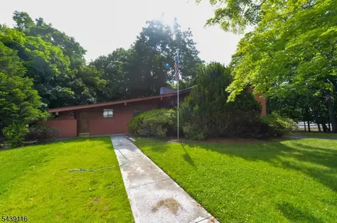 235 Godwin Ave, Wyckoff, NJ 07481