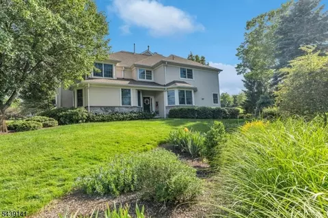 24 Benedict Cres, Basking Ridge, NJ 07920