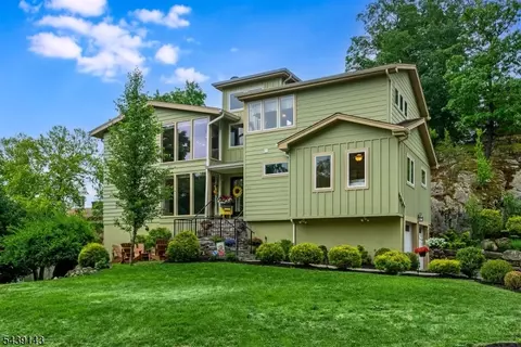 17 Cedar Falls Ter, Sparta, NJ 07871