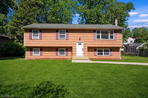 12 River Rd, Oak Ridge, NJ 07438