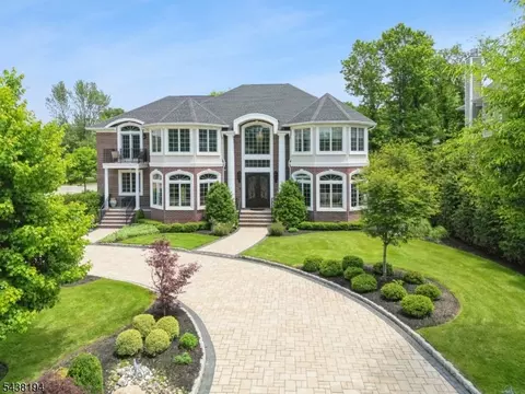 2 Arianna Ct, East Hanover, NJ 07936