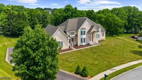12 Manchur Ct, Flemington, NJ 08822
