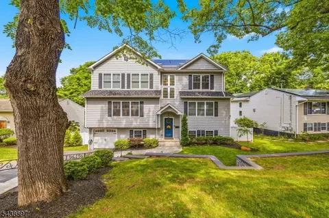 46 Edgemere Rd, Livingston, NJ 07039
