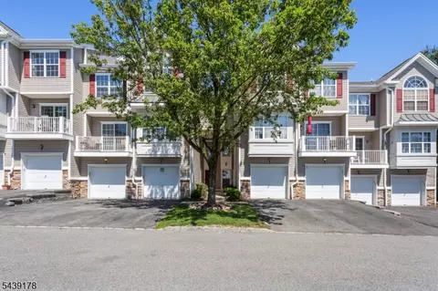 169 Vista Ter, Pompton Lakes, NJ 07442