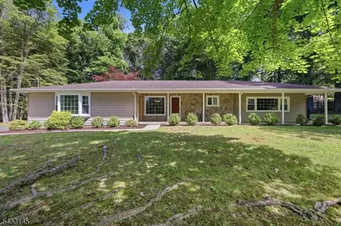 261 Eyland Ave, Succasunna, NJ 07876