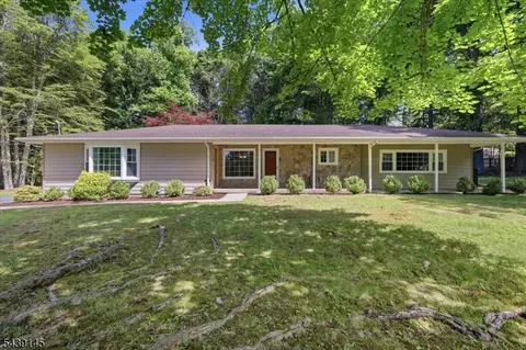 261 Eyland Ave, Succasunna, NJ 07876