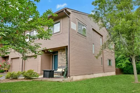 211 Yorktowne Ct, Township Of Washington, NJ 07676