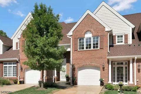 10 Schmidt Cir, Watchung, NJ 07069