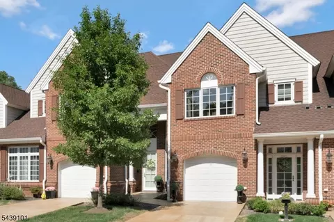 10 Schmidt Cir, Watchung, NJ 07069
