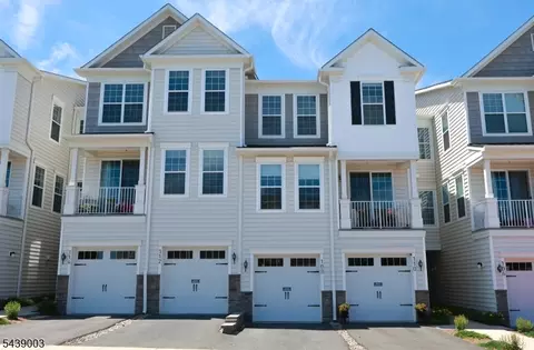 108 Aspen Dr, Cedar Grove, NJ 07009