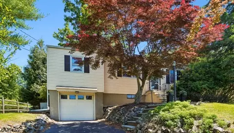74 Minnehaha Blvd, Oakland, NJ 07436