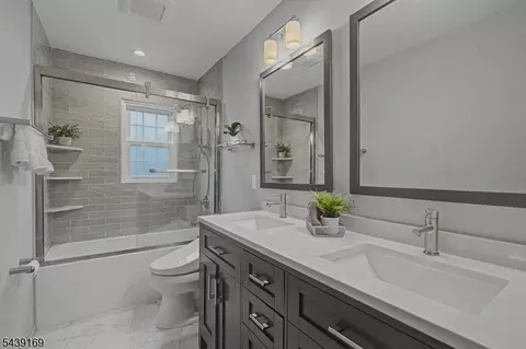 Bath - 11 Hampton Ct, Basking Ridge, NJ 07920 photo 2 of 3