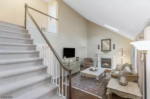 Entry Way - 11 Hampton Ct, Basking Ridge, NJ 07920 photo 1 of 2