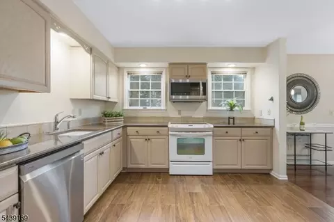 Kitchen - 11 Hampton Ct, Basking Ridge, NJ 07920 photo 1 of 1