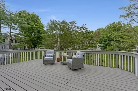 Exterior - 11 Hampton Ct, Basking Ridge, NJ 07920 photo 3 of 4