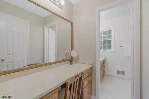 Bath - 11 Hampton Ct, Basking Ridge, NJ 07920 photo 3 of 3