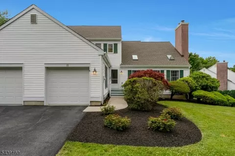 Exterior - 11 Hampton Ct, Basking Ridge, NJ 07920 photo 2 of 4