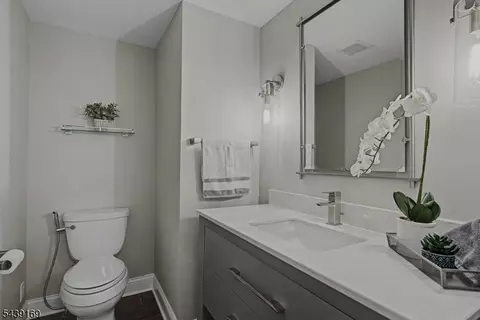 Bath - 11 Hampton Ct, Basking Ridge, NJ 07920 photo 1 of 3