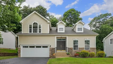 184 Smoke Rise Rd, Basking Ridge, NJ 07920