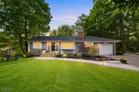 231 Stirling Rd, Watchung, NJ 07069