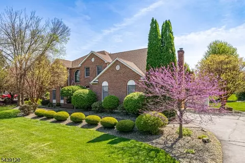 106 Stone Xing, Stewartsville, NJ 08886