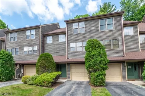 23 Foxboro Ln, West Milford, NJ 07480
