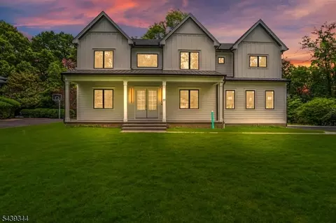 81 Ridge Dr, Livingston, NJ 07039