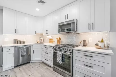 7 Center Pl, Middlesex, NJ 08846 photo 9