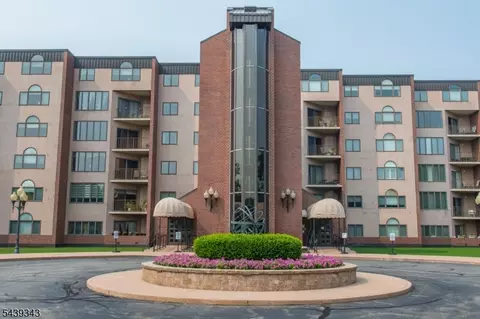 1360 Hamburg Tpke #708, Wayne, NJ 07470