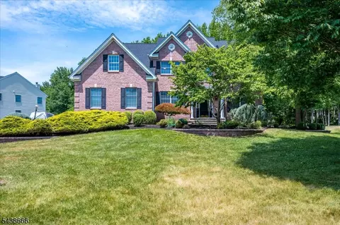 21 Courtside Ln, Princeton, NJ 08540