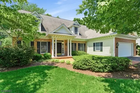 7 Alex Ct, Wyckoff, NJ 07481