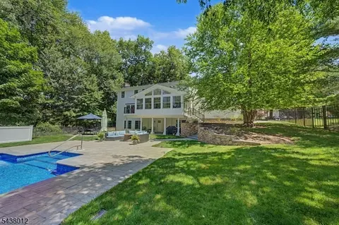 11 Goose Cove Ln, Ramsey, NJ 07446