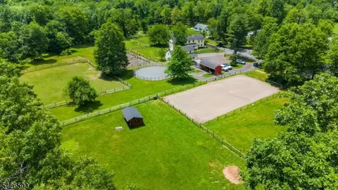 179 Lindbergh Rd, Hopewell, NJ 08525