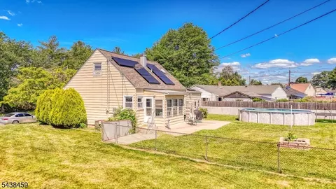 40 Windsor Dr, East Brunswick, NJ 08816