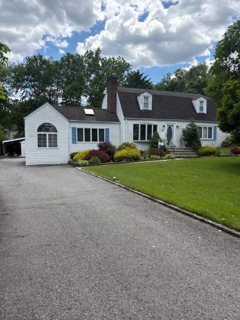 16 Country Club Rd, Livingston, NJ 07039