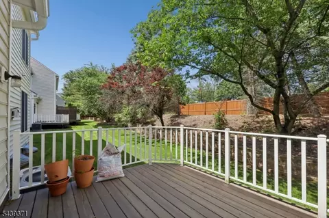 Exterior - 122 White Pine Ct, Paramus, NJ 07652 photo 5 of 5