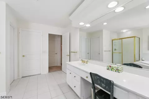 Bath - 122 White Pine Ct, Paramus, NJ 07652 photo 5 of 5