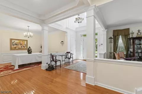 Entry Way - 122 White Pine Ct, Paramus, NJ 07652 photo 4 of 8