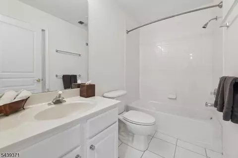 Bath - 122 White Pine Ct, Paramus, NJ 07652 photo 2 of 5