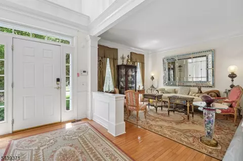 Entry Way - 122 White Pine Ct, Paramus, NJ 07652 photo 3 of 8