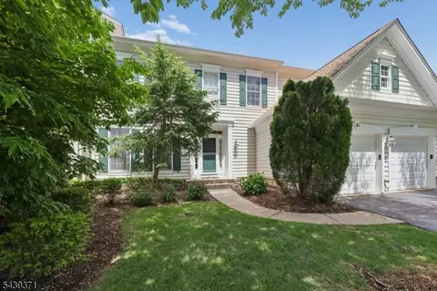 Exterior - 122 White Pine Ct, Paramus, NJ 07652 photo 3 of 5