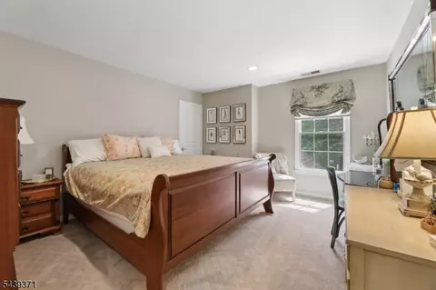Bedroom - 122 White Pine Ct, Paramus, NJ 07652 photo 3 of 6