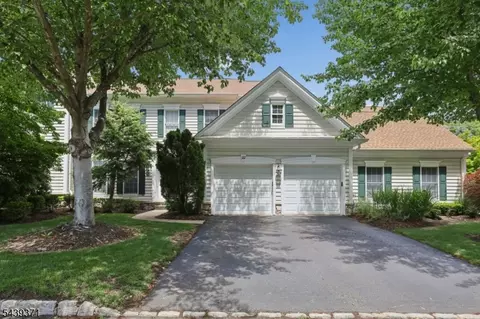 Exterior - 122 White Pine Ct, Paramus, NJ 07652 photo 2 of 5