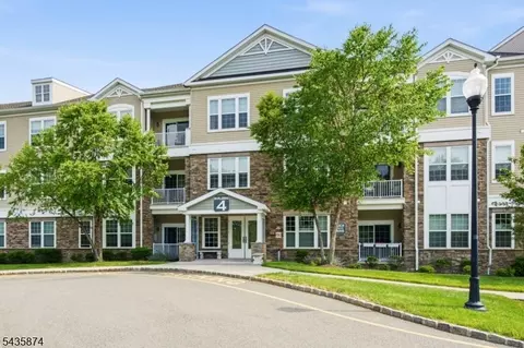 4206 Hoover Ln #206, Wharton, NJ 07885