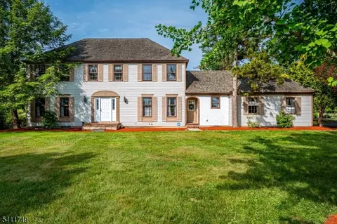 19 Arrowhead Dr, Branchburg, NJ 08853