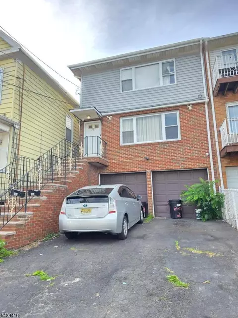 229 Delaware St, Elizabeth City, NJ 07206